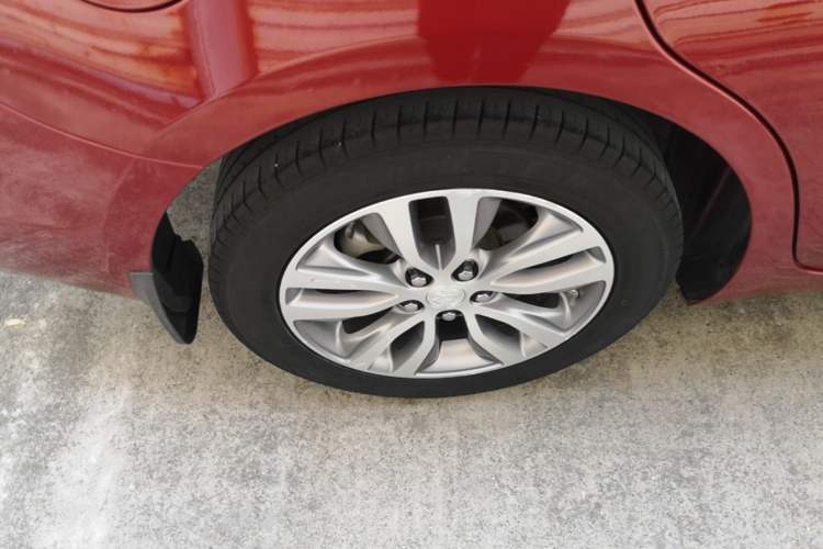 Used Buick GT 2019 18T Automatic Connected Elite Model China VI Standard Right Rear Wheel Hub