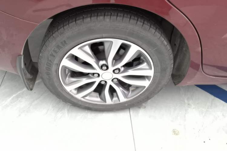 Used Buick GT 2019 18T Automatic Connected Elite Model China VI Standard Right Rear Wheel Hub