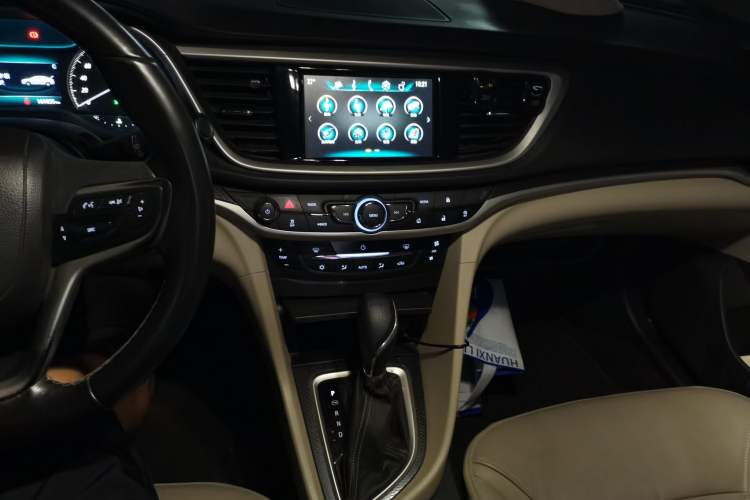 Used Buick GT 2019 15T Dual-Clutch Connected Elite Version China V Standard Audio And AC Panel