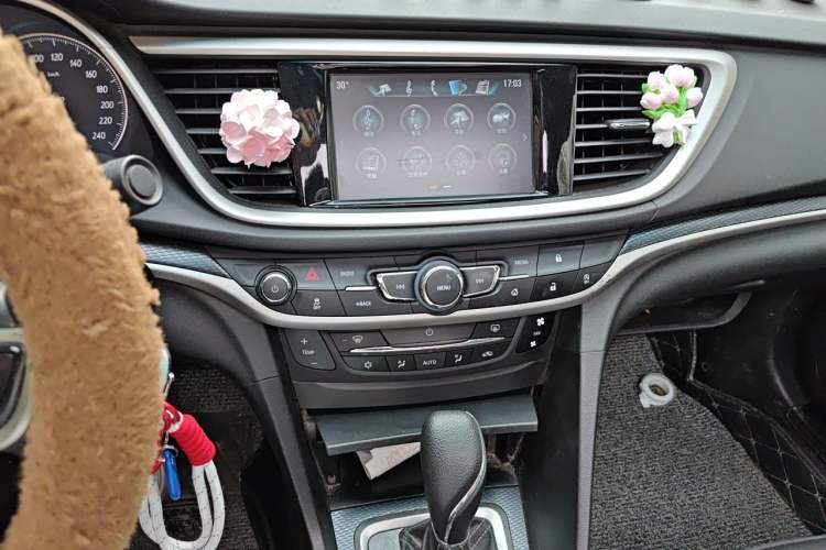 Used Buick GT 2019 18T Automatic Connected Elite Model China V Standard Audio And AC Panel