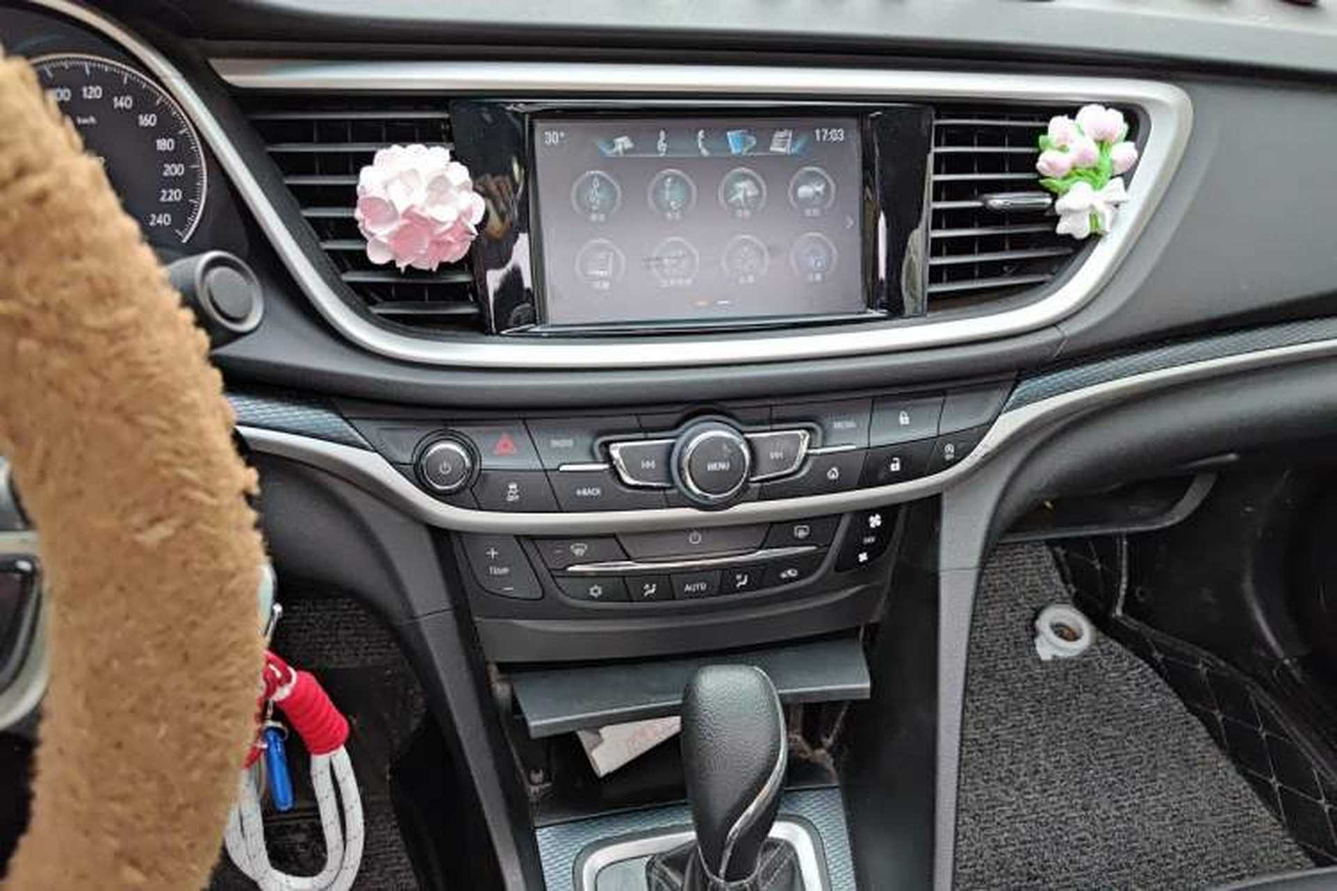 Used Buick GT 2019 18T Automatic Connected Elite Model China V Standard Audio And AC Panel