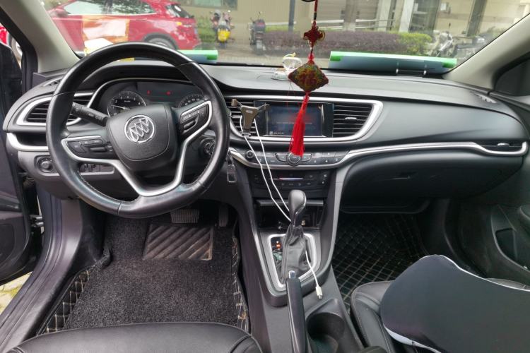 Used Buick GT 2019 18T Automatic Connected Elite Model China VI Standard Center Console