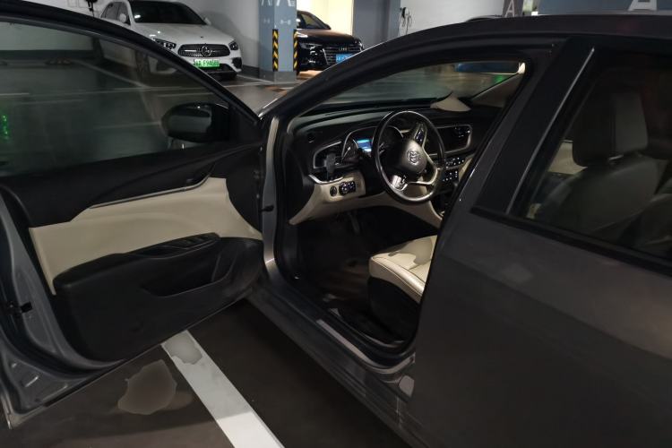 Used Buick GT 2019 15T Dual-Clutch Connected Elite Version China V Standard Driver Seat