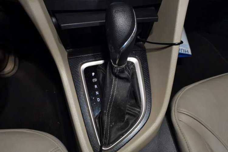 Used Buick GT 2019 15T Dual-Clutch Connected Elite Version China V Standard Gear Lever
