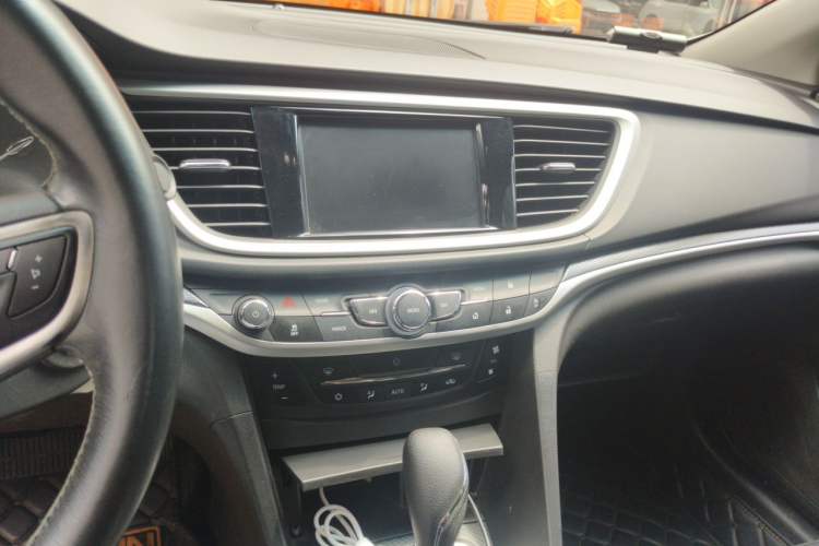Used Buick GT 2019 18T Automatic Connected Elite Model China V Standard Audio And AC Panel
