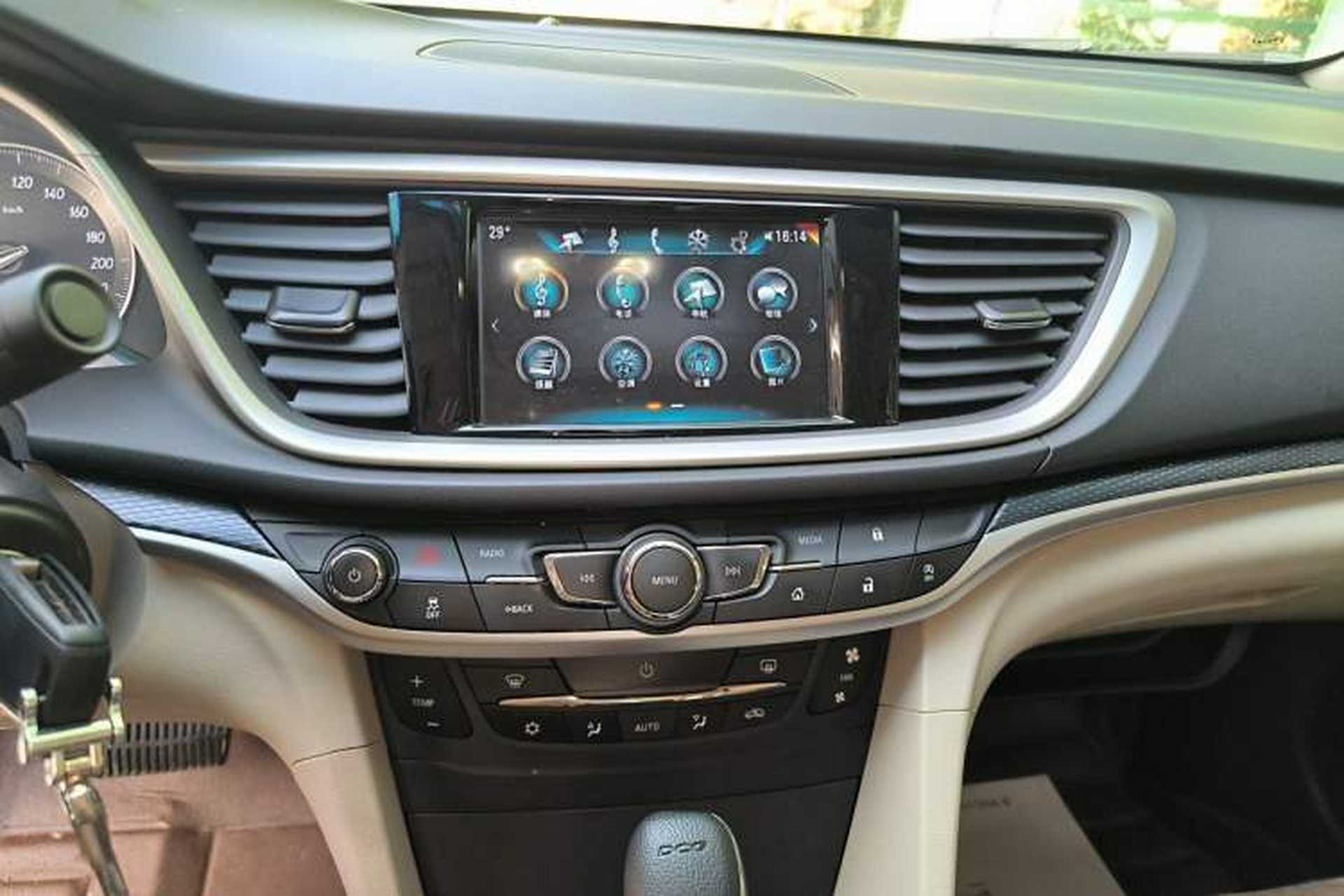 Used Buick GT 2019 15T Dual-Clutch Connected Elite Model China VI Audio And AC Panel