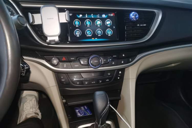 Used Buick GT 2019 15T Dual-Clutch Connected Elite Model China VI Audio And AC Panel