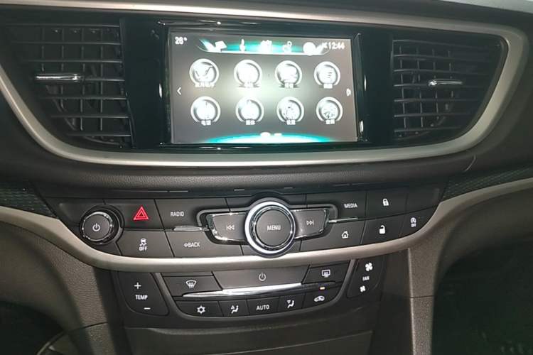 Used Buick GT 2019 18T Automatic Connected Elite Model China V Standard Audio And AC Panel