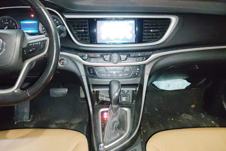 Used Buick GT 2019 18T Automatic Connected Flagship Version China VI Standard Audio And AC Panel