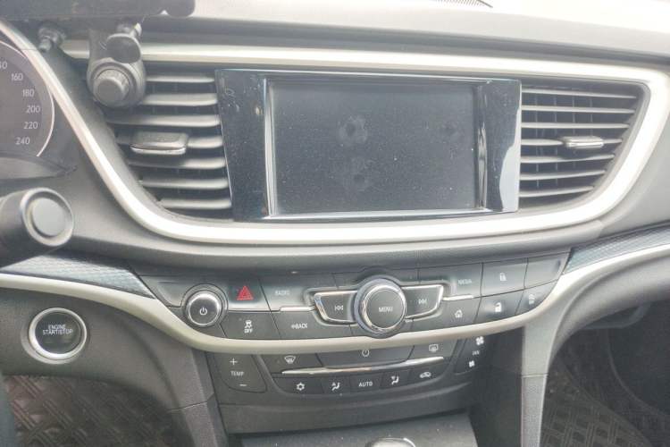 Used Buick GT 2019 18T Automatic Connected Elite Model China V Standard Audio And AC Panel