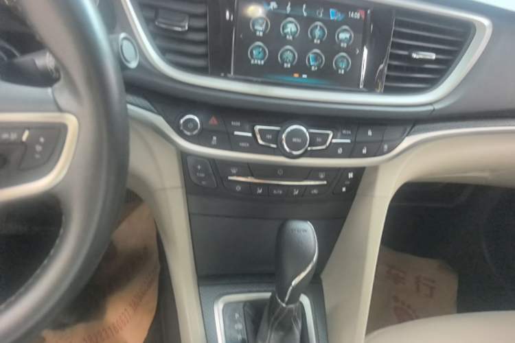 Used Buick GT 2019 15T Dual-Clutch Connected Elite Model China VI Audio And AC Panel