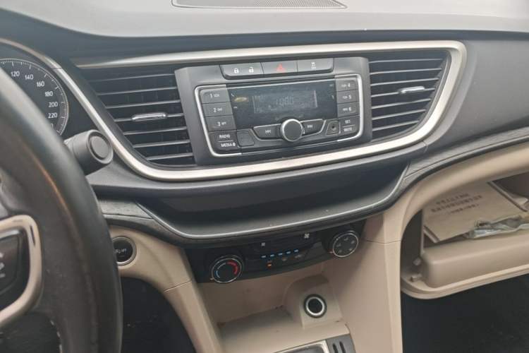 Used Buick GT 2019 15T Manual Elite Version China VI Standard Audio And AC Panel