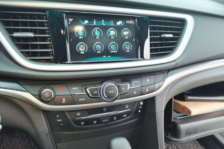 Used Buick GT 2019 18T Automatic Connected Elite Model China V Standard Audio And AC Panel