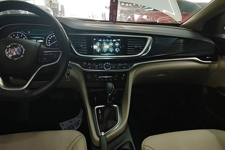 Used Buick GT 2019 15T Dual-Clutch Connected Elite Model China VI Audio And AC Panel