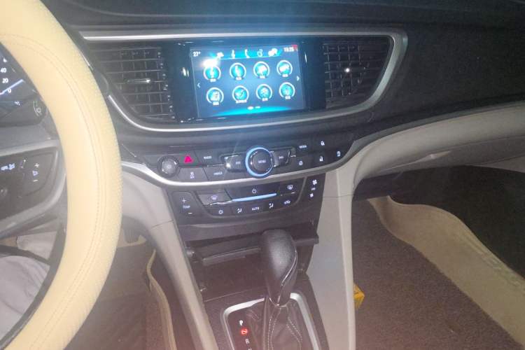 Used Buick GT 2019 15T Dual-Clutch Connected Elite Model China VI Audio And AC Panel