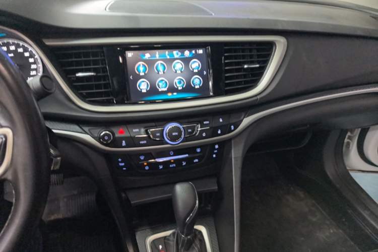 Used Buick GT 2019 18T Automatic Connected Elite Model China VI Standard Audio And AC Panel