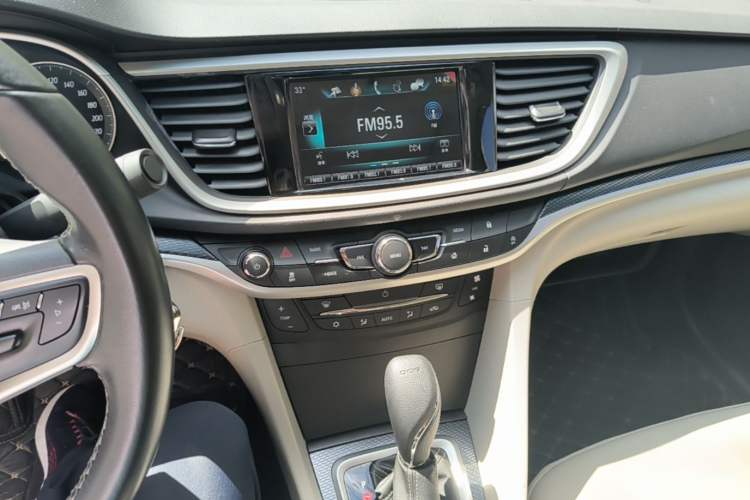 Used Buick GT 2019 15T Dual-Clutch Connected Elite Model China VI Audio And AC Panel