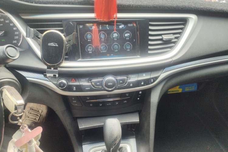 Used Buick GT 2019 18T Automatic Connected Elite Model China V Standard Audio And AC Panel