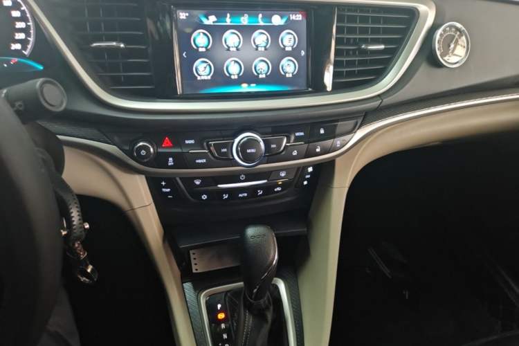 Used Buick GT 2019 15T Dual-Clutch Connected Elite Version China V Standard Audio And AC Panel