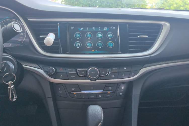 Used Buick GT 2019 18T Automatic Connected Elite Model China V Standard Audio And AC Panel