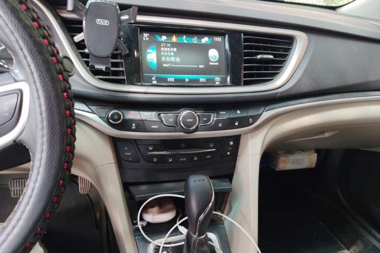Used Buick GT 2019 15T Dual-Clutch Connected Elite Model China VI Audio And AC Panel
