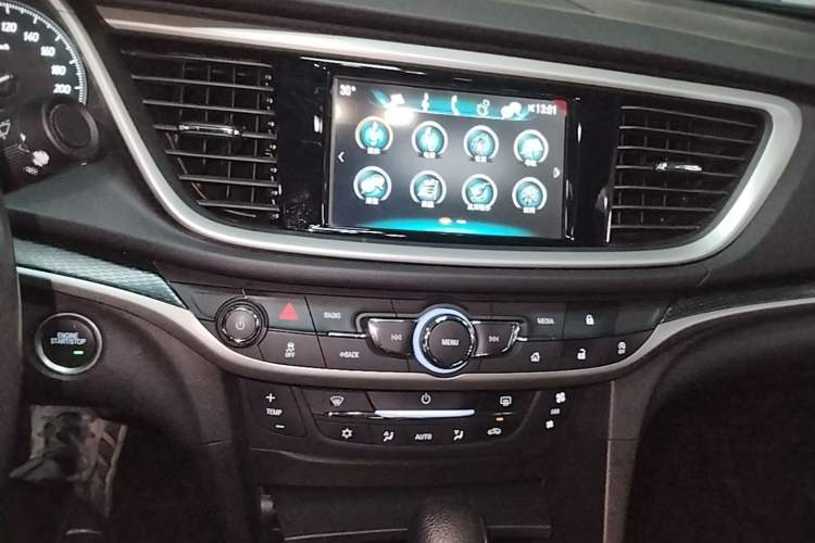 Used Buick GT 2019 18T Automatic Connected Elite Model China V Standard Audio And AC Panel
