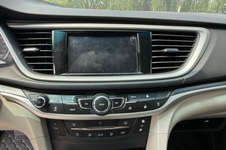 Used Buick GT 2019 15T Dual-Clutch Connected Elite Model China VI Audio And AC Panel