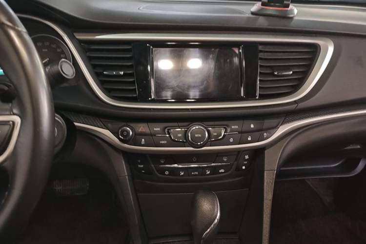 Used Buick GT 2019 18T Automatic Connected Elite Model China VI Standard Audio And AC Panel