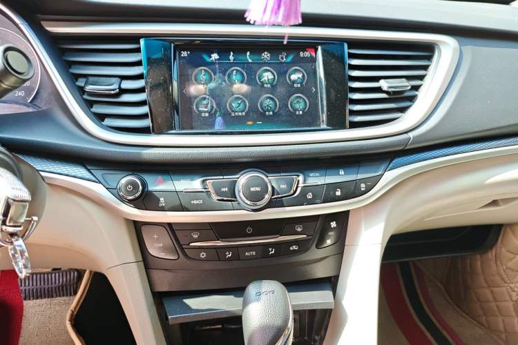 Used Buick GT 2019 15T Dual-Clutch Connected Elite Version China V Standard Audio And AC Panel