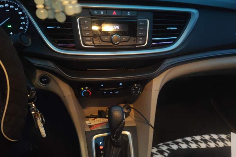 Used Buick GT 2019 15T Dual-Clutch Advanced Version China VI Standard Audio And AC Panel