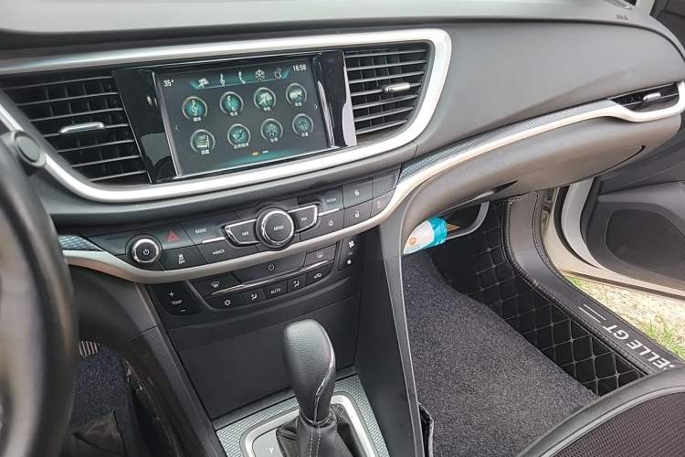 Used Buick GT 2019 18T Automatic Connected Elite Model China V Standard Audio And AC Panel