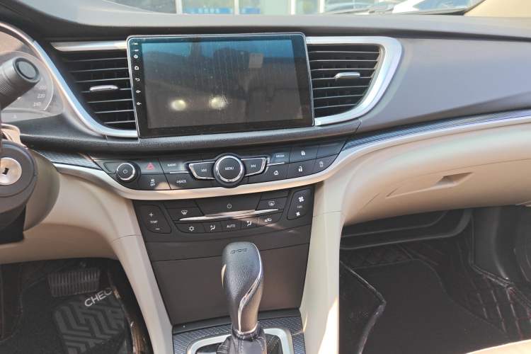 Used Buick GT 2019 15T Dual-Clutch Connected Elite Model China VI Audio And AC Panel
