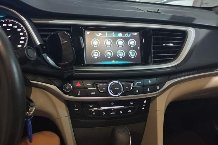 Used Buick GT 2019 15T Dual-Clutch Connected Elite Model China VI Audio And AC Panel