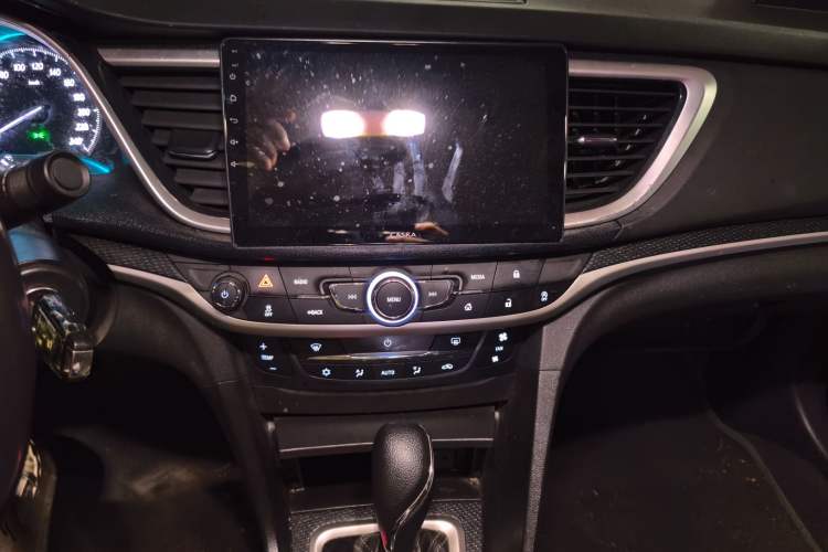 Used Buick GT 2019 18T Automatic Connected Elite Model China VI Standard Audio And AC Panel
