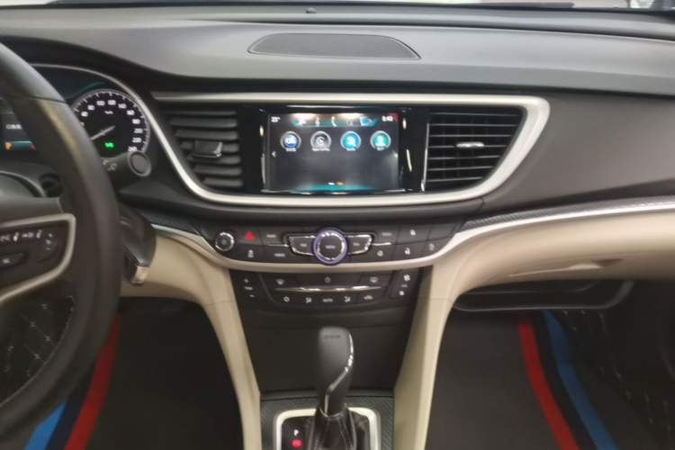 Used Buick GT 2019 15T Dual-Clutch Connected Elite Model China VI Audio And AC Panel