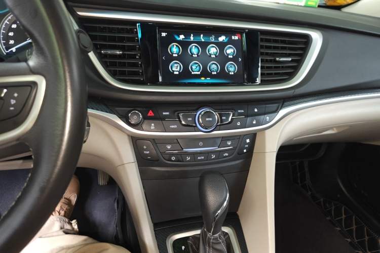 Used Buick GT 2019 15T Dual-Clutch Connected Elite Model China VI Audio And AC Panel