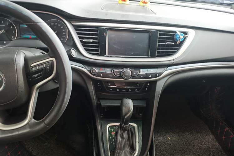 Used Buick GT 2019 18T Automatic Connected Elite Model China V Standard Audio And AC Panel