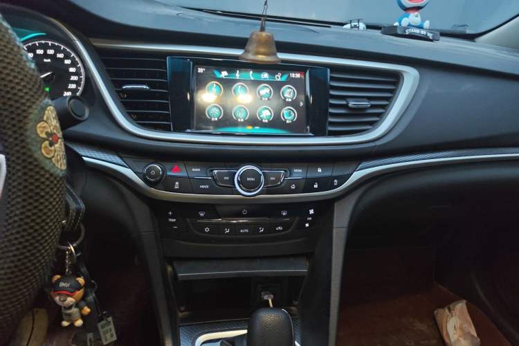 Used Buick GT 2019 18T Automatic Connected Elite Model China VI Standard Audio And AC Panel
