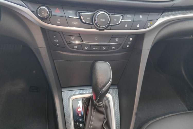 Used Buick GT 2019 18T Automatic Connected Elite Model China VI Standard Audio And AC Panel