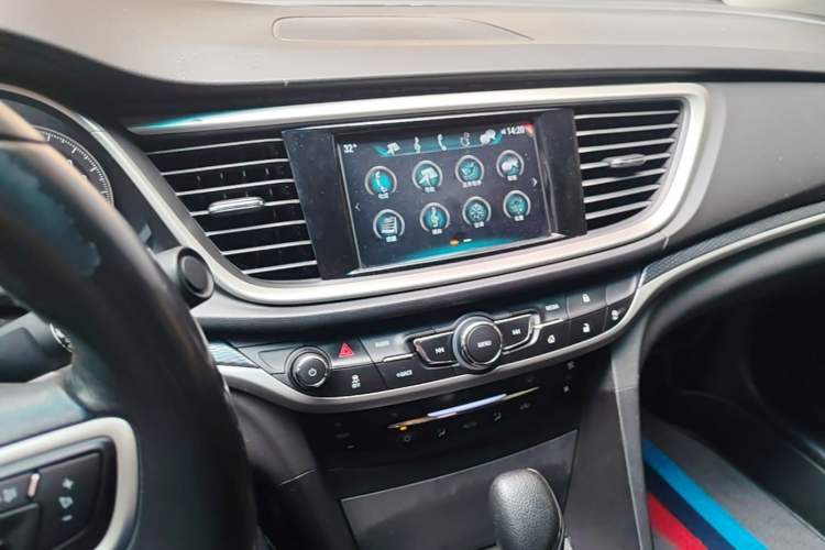 Used Buick GT 2019 18T Automatic Connected Elite Model China VI Standard Audio And AC Panel