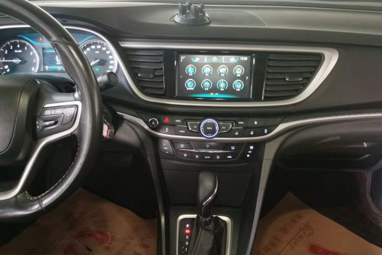 Used Buick GT 2019 18T Automatic Connected Elite Model China V Standard Audio And AC Panel