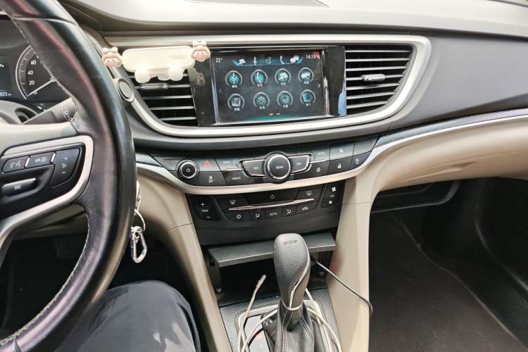Used Buick GT 2019 15T Dual-Clutch Connected Elite Model China VI Audio And AC Panel