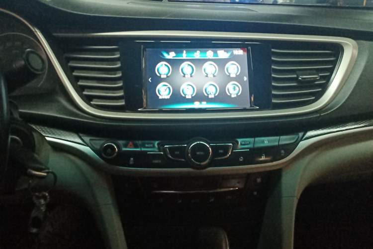 Used Buick GT 2019 15T Dual-Clutch Connected Elite Model China VI Audio And AC Panel