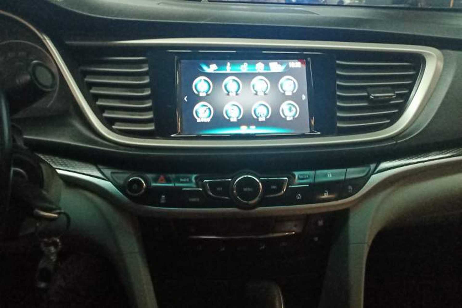 Used Buick GT 2019 15T Dual-Clutch Connected Elite Model China VI Audio And AC Panel