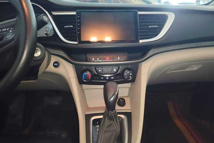 Used Buick GT 2019 15T Dual-Clutch Advanced Version China VI Standard Audio And AC Panel