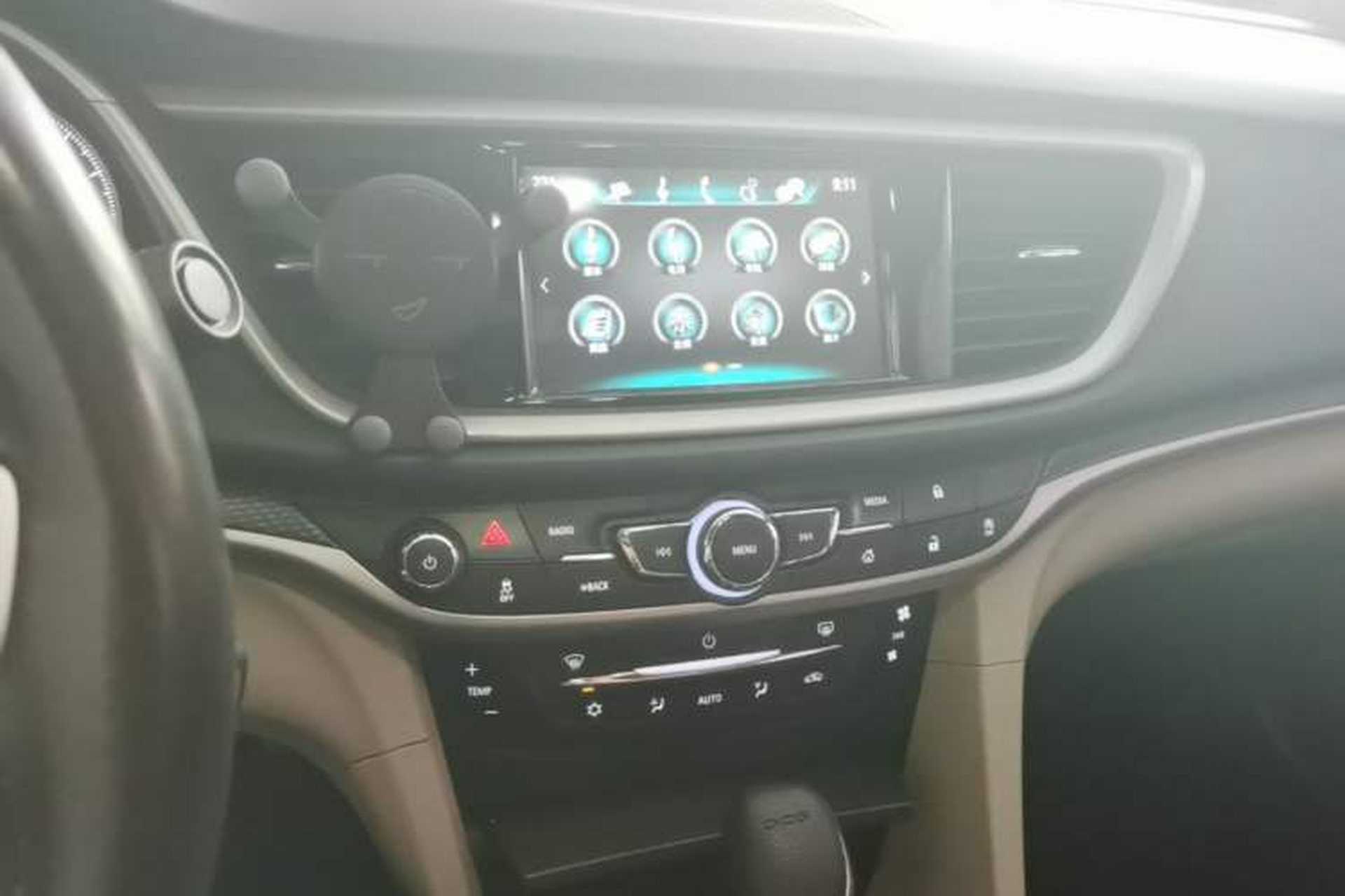 Used Buick GT 2019 15T Dual-Clutch Connected Elite Model China VI Audio And AC Panel