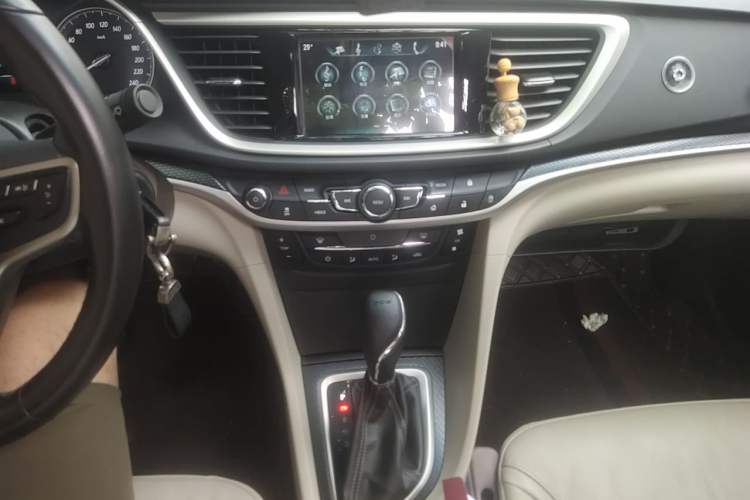 Used Buick GT 2019 15T Dual-Clutch Connected Elite Model China VI Audio And AC Panel