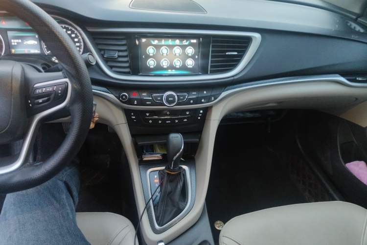 Used Buick GT 2019 15T Dual-Clutch Connected Elite Model China VI Audio And AC Panel