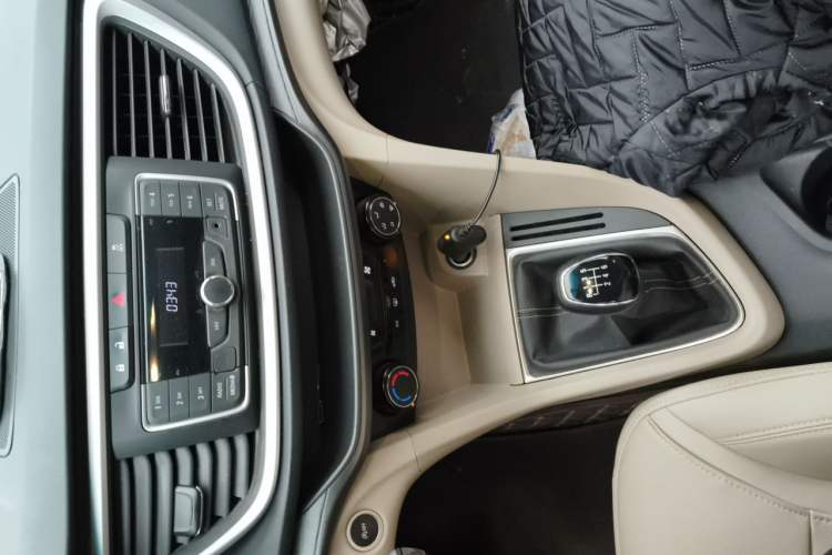 Used Buick GT 2019 15T Manual Elite Version China VI Standard Audio And AC Panel