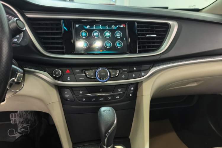 Used Buick GT 2019 15T Dual-Clutch Connected Elite Model China VI Audio And AC Panel